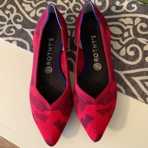 Rare Find!! Rothy’s  Red Camo flats9.5 gently used